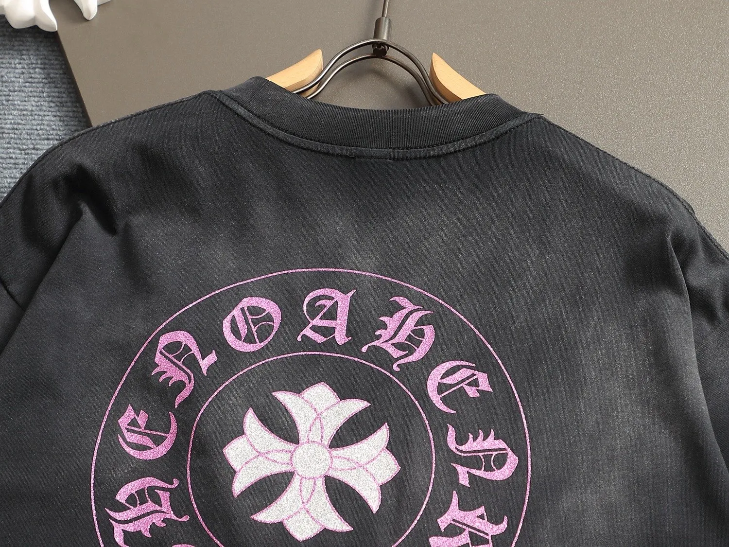 🅿️220 Chrome hearts ch Chrome hearts cross pink hot diamond short-sleeved t-shirt. Advanced tie-dye technology. Large version. Loose and stylish. Low version, slim and long version with upper body and raised hips. 100% commitment: top quality, not fast food. The highest version on the market. Top quality, 320 grams. 26 custom-dyed double yarn cotton, same style for men and women, complete with three standards. Color: Six colors available, available to the public. Size: XS-L. Size chart: